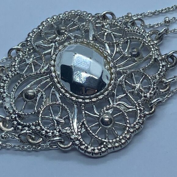 Gorgeous Avon NRT Silver Tone Multi Strand 7-8” Bracelet - Picture 2 of 7